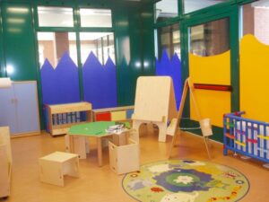 ‘Poco personale: la richiesta è di fare uscire i bambini subito dopo pranzo’
