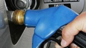 Buoni benzina fino a 200 euro ai pendolari