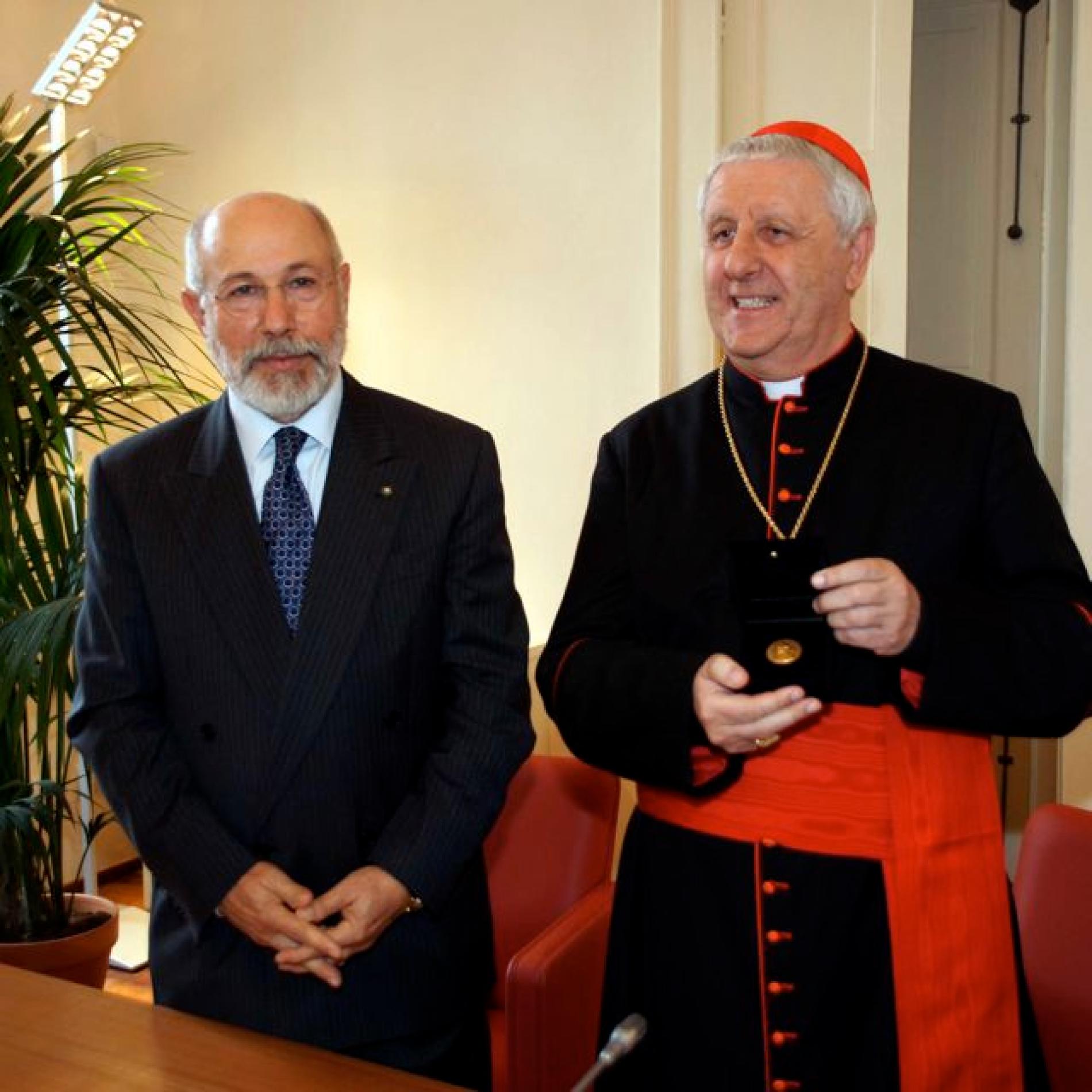 Il cardinale, il “suo” Conclave, il Papa che verrà. E i Grigi