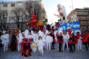 Sezzadio, un altro trionfo con angeli e diavoli