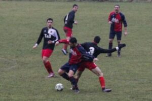 Classificando: sorprese, gol e rinvii
