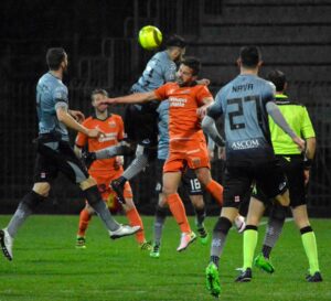 I Grigi in trasferta non vincono più. E la Cremonese si avvicina
