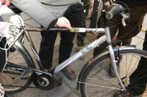 Un adesivo per rintracciare le bici rubate? Ora si può