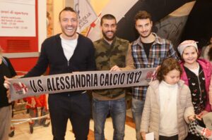 Assalto all’Orshop: bambini e grandi si contendono Bocalon, Evacuo e Sestu