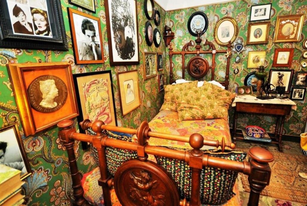 Nella casa museo di Colombotto Rosso - Il Piccolo