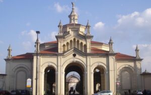Cimitero di Alessandria chiuso per diserbo