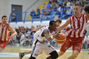 Capolavoro DerthonaAi quarti c’è Trieste