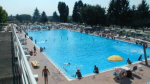 Piscina comunale riaperta e poi la terrazza sul Tanaro?