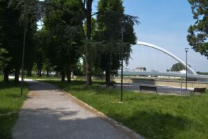 Apre la cucina con vista… sul ponte Meier