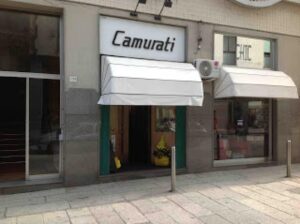 Un ladro nella gioielleria di Aureliano Camurati. La moglie lo mette in fuga
