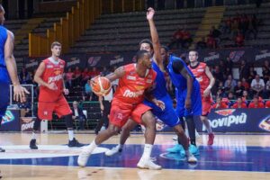 Novipiù, presentazionea gonfie vele con Antibes