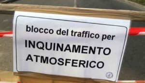 Inquinamento,  oggi parziale blocco del traffico in centro