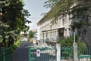 Crepe nei muri alla scuola di viale Kennedy