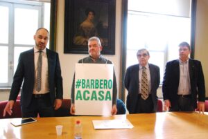 “Barbero inadeguato”. Chieste le dimissioni