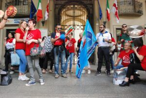 Mensa scolastica, presidio davanti alla prefettura