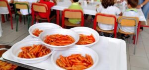 Mensa scolastica, ci sono due offerte