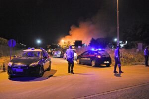 Discarica ancora in fiamme
