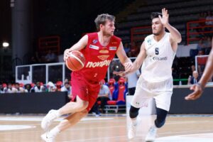 Novipiù lotta con onoreDarussafaka inavvicinabile