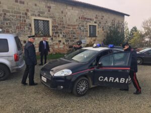 In quattro armati irrompono in casa. Terrore in collina