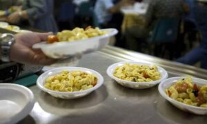 Giornata dei poveri: domani pranzo alla Casa di Quartiere