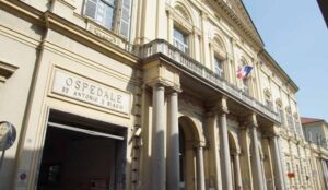 Bimbo ingerisce soda caustica: operazione record, sta bene