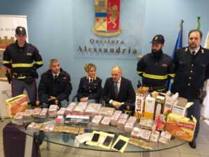 Bloccati dalla Polizia con 22 chili di hashish: tre arresti