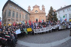 In 2.500 a urlare: “Non prendeteci in giro”