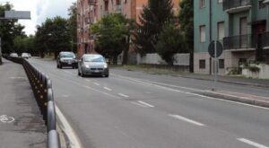Cavalcavia, lavori al muretto: domani corsia ristretta