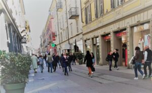 Merce fuori dai negozi: ecco le linee guida