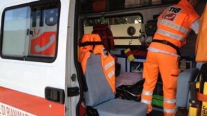 Auto fuoristrada, muore 76enne