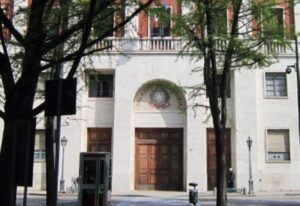 Cintura intorno al collo durante la lite, ‘lesioni aggravate’