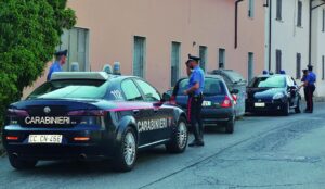 Blitz all’alba, poi la fuga sui tetti. “Che paura”