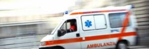 Scontro frontale tra moto e furgone