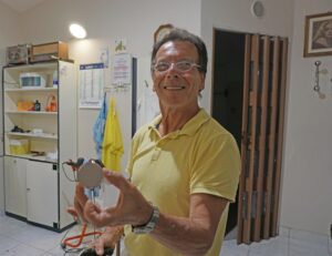 Una medaglia al barbiere che ha salvato la vita al cliente