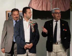 “Se devi dire una bugia, dilla grossa”: va in scena il tradimento
