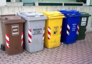 Si torna al porta a porta: “Così, meno indifferenziata”