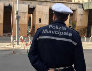 Richiedente asilo faceva posteggiatore abusivo: fermato