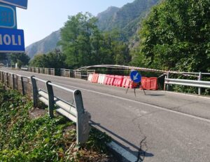 Auto ribaltata, 18enne trasportata con l’elisoccorso