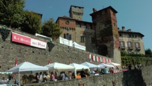 “Sciarpiamo”, l’iniziativa in vista de “Le storie del vino”