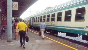 Treni, weekend di lavori: cambiano gli orari