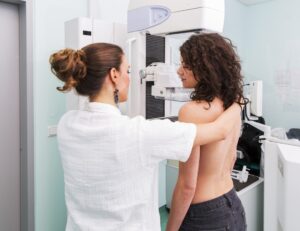 Contro il tumore al seno il Rotary offre mammografie gratis a tutte le 40enni