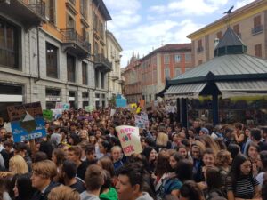 Fridays for Future: centinaia di studenti in piazza