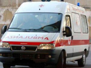 Auto si ribalta a Frugarolo