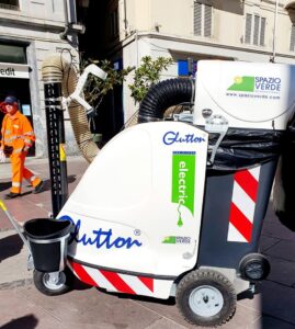 Vie del centro ‘aspirate’ dalla nuova macchina ecologica