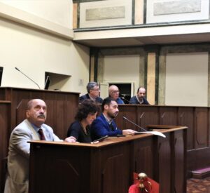 Balconi pericolanti, infiltrazioni e degrado. “Ma tutti restano indifferenti”