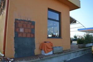 Sotto attacco aree di servizio e casse continue