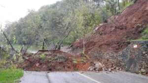 Riaperta dopo la frana la provinciale per Basaluzzo