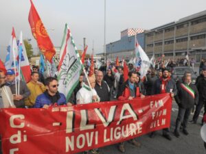 Ex Ilva: Cgil, Cisl e Uil proclamano lo sciopero a oltranza