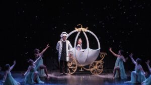 “Cenerentola”: all’Alessandrino il musical con abiti sontuosi e musiche orchestrali