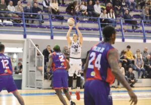 Bertram vince il derby e cambia